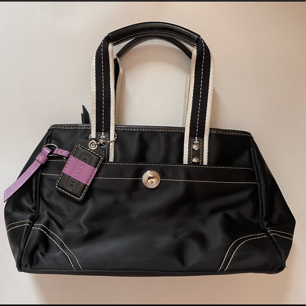 Cute mini Coach tote🖤